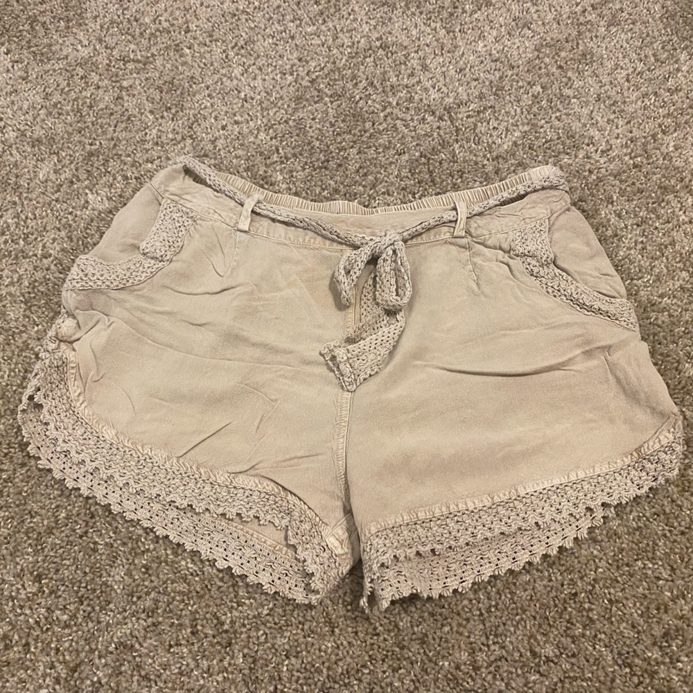 Earthbound tan shorts, size L